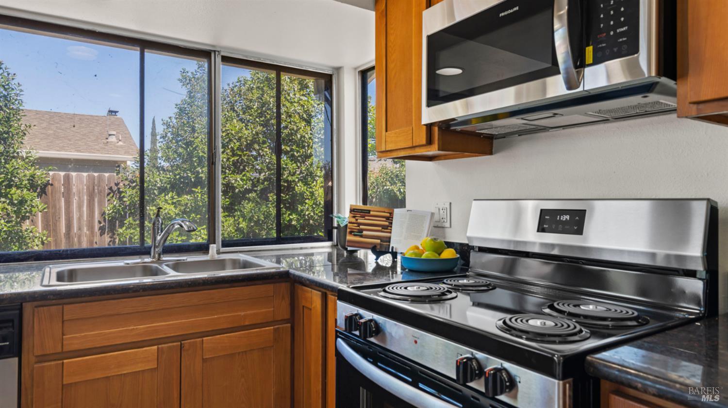 Detail Gallery Image 10 of 36 For 1312 Sutter Ct, Fairfield,  CA 94533 - 3 Beds | 2 Baths