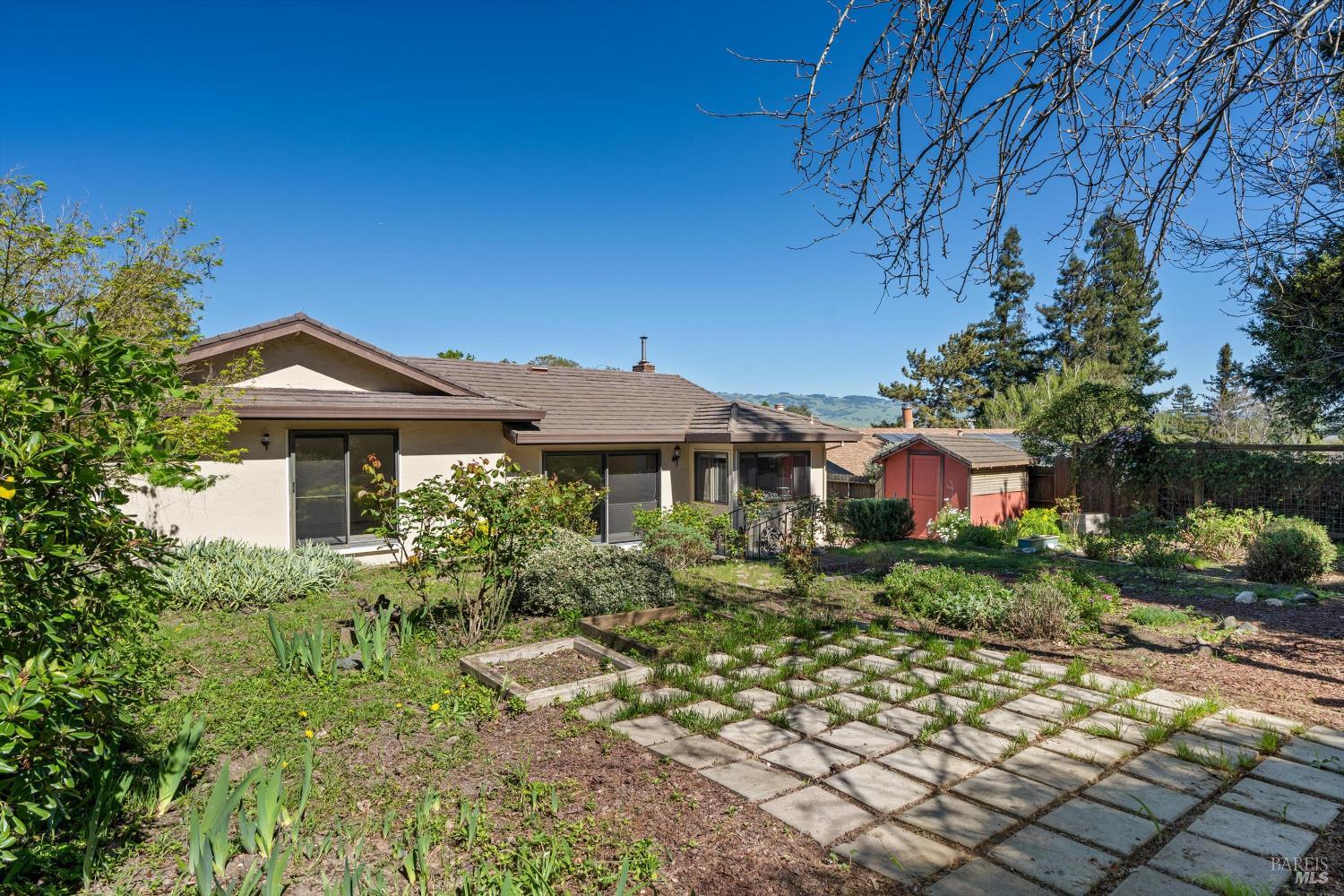 Detail Gallery Image 26 of 35 For 809 Gilardi Dr, Petaluma,  CA 94952 - 4 Beds | 2 Baths