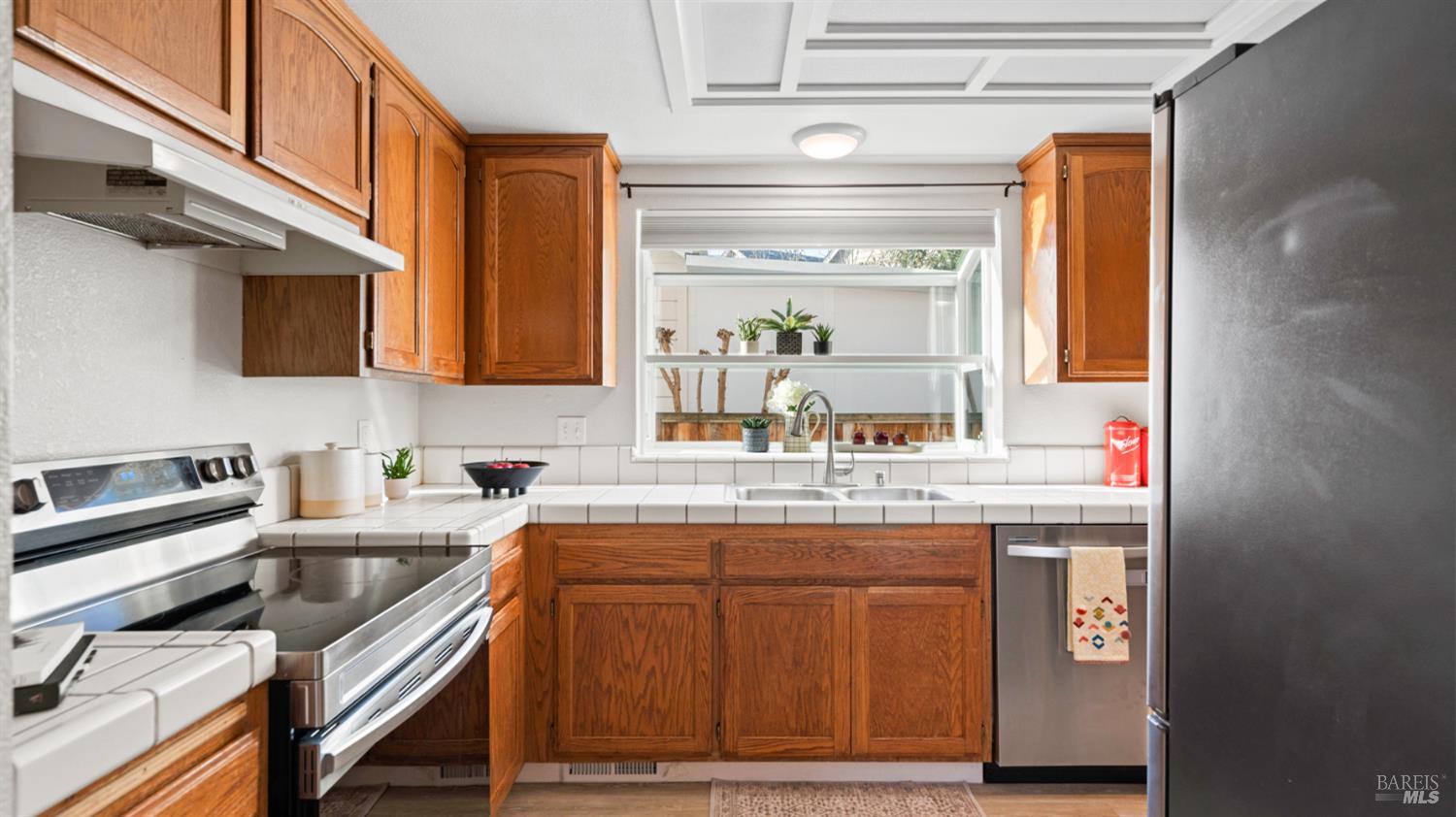 Detail Gallery Image 7 of 16 For 8 Bay Tree Ct, Cotati,  CA 94931 - 2 Beds | 2 Baths