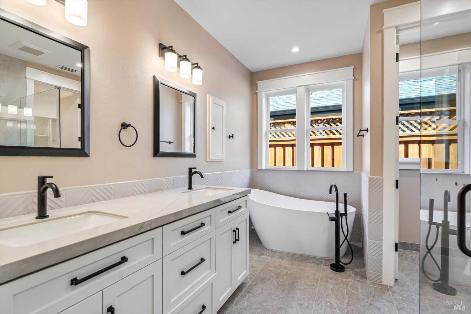 Detail Gallery Image 9 of 43 For 6516 Old Redwood -Maywood Ln Hwy, Santa Rosa,  CA 95403 - 4 Beds | 2/1 Baths