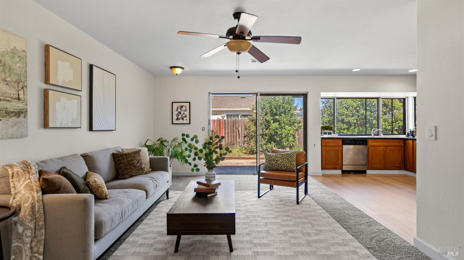 Detail Gallery Image 3 of 36 For 1312 Sutter Ct, Fairfield,  CA 94533 - 3 Beds | 2 Baths