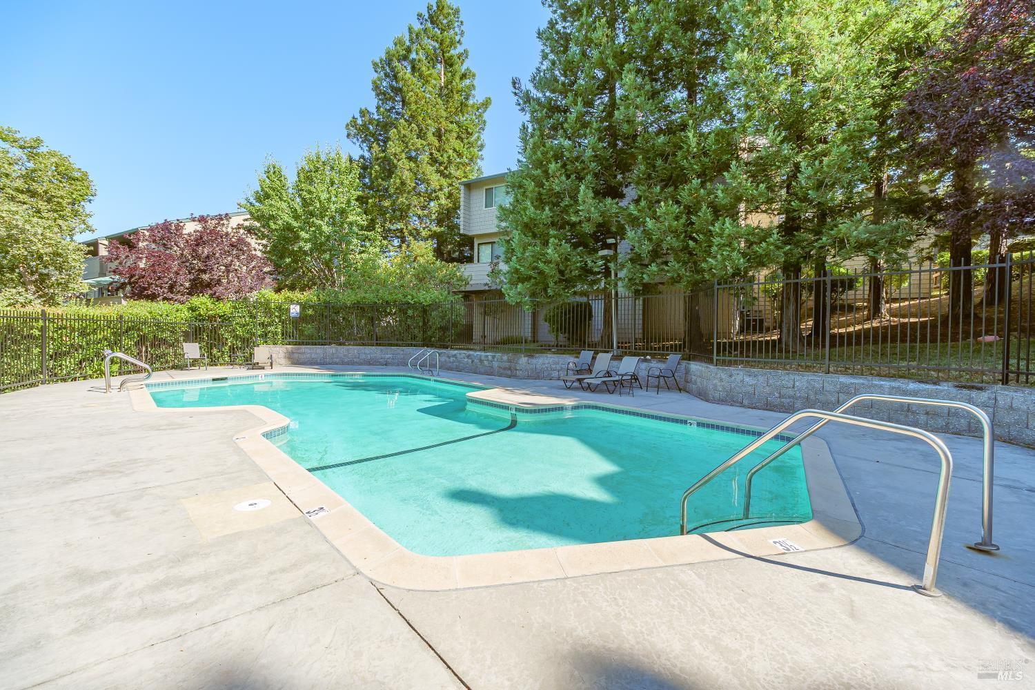 Detail Gallery Image 27 of 36 For 27 Mariposa Ln, Novato,  CA 94947 - 3 Beds | 2/1 Baths