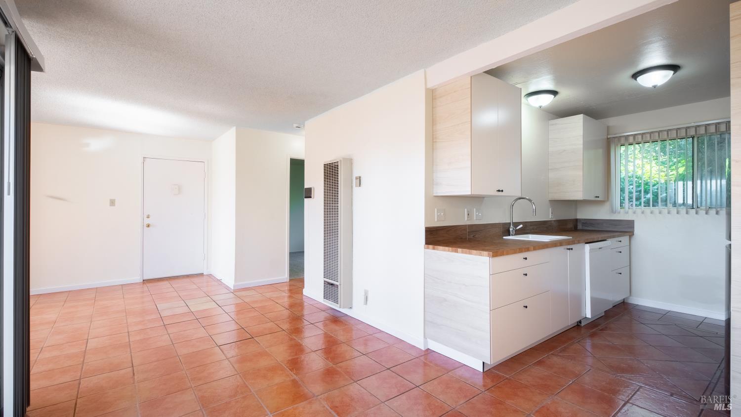 Detail Gallery Image 10 of 19 For 355 Parkview Ter #B7,  Vallejo,  CA 94589 - 1 Beds | 1 Baths