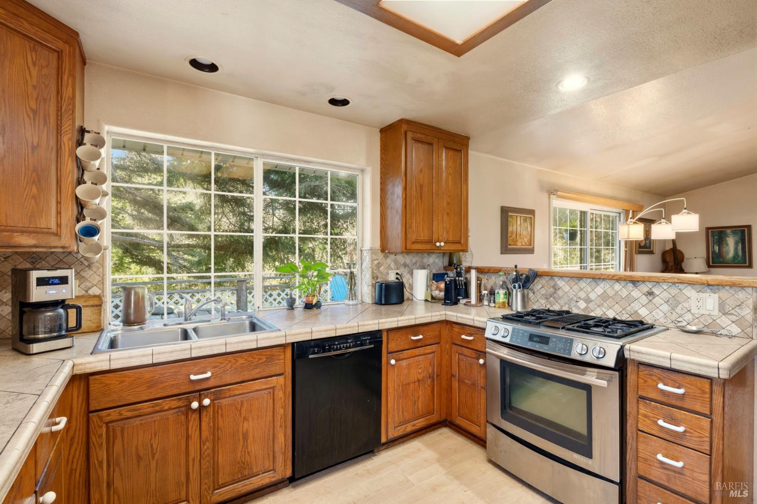 Detail Gallery Image 6 of 29 For 18070 Ocean Dr, Fort Bragg,  CA 95437 - 3 Beds | 2/1 Baths