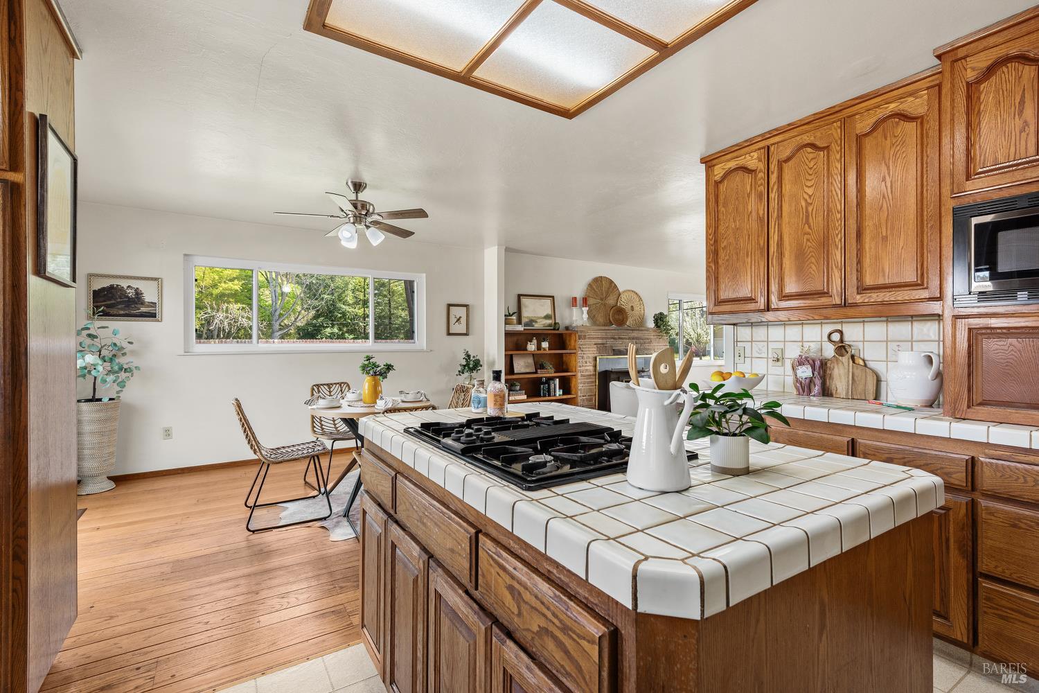 Detail Gallery Image 16 of 43 For 2241 Marsh Rd, Santa Rosa,  CA 95403 - 3 Beds | 1/1 Baths