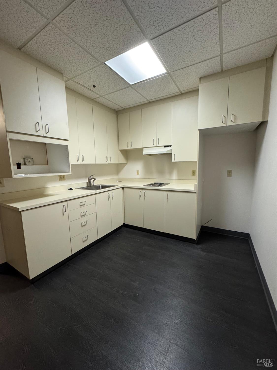 Detail Gallery Image 2 of 10 For 533 5th St, Santa Rosa,  CA 95401 - – Beds | – Baths