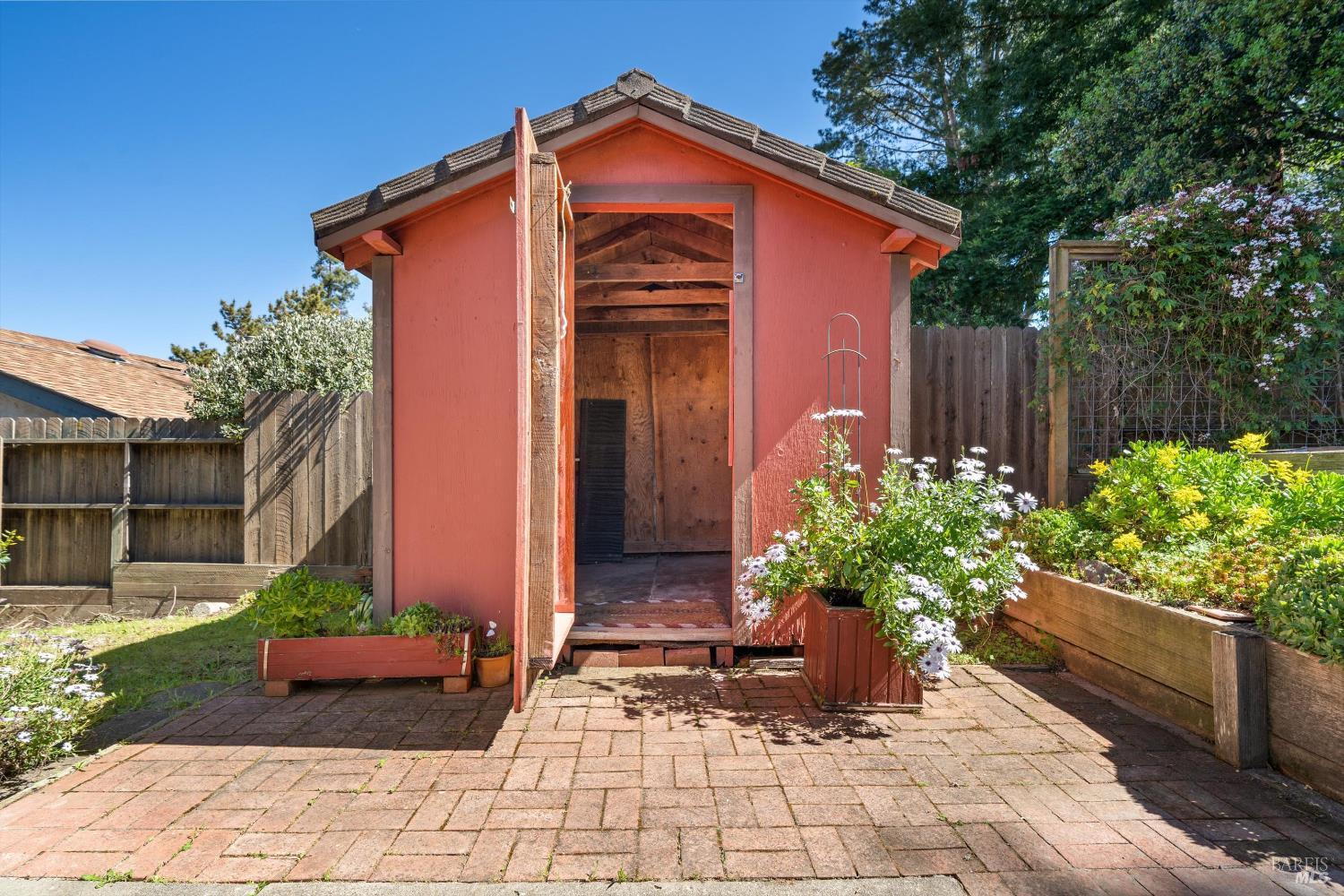 Detail Gallery Image 29 of 35 For 809 Gilardi Dr, Petaluma,  CA 94952 - 4 Beds | 2 Baths