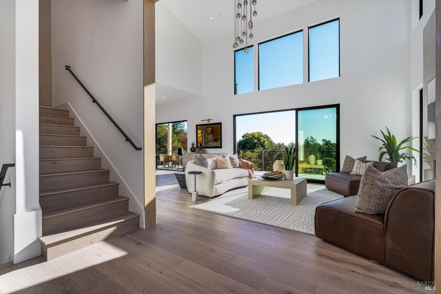 Detail Gallery Image 11 of 99 For 1580 Clear Ridge Dr, Healdsburg,  CA 95448 - 4 Beds | 4/1 Baths