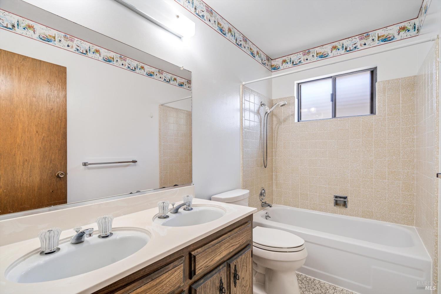 Detail Gallery Image 21 of 35 For 809 Gilardi Dr, Petaluma,  CA 94952 - 4 Beds | 2 Baths