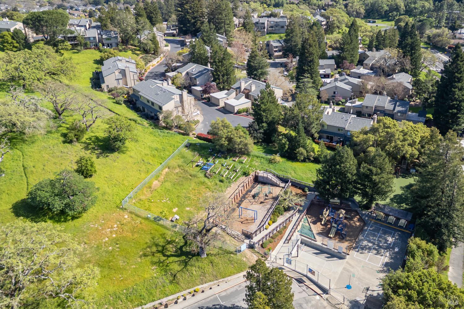 Detail Gallery Image 30 of 36 For 27 Mariposa Ln, Novato,  CA 94947 - 3 Beds | 2/1 Baths