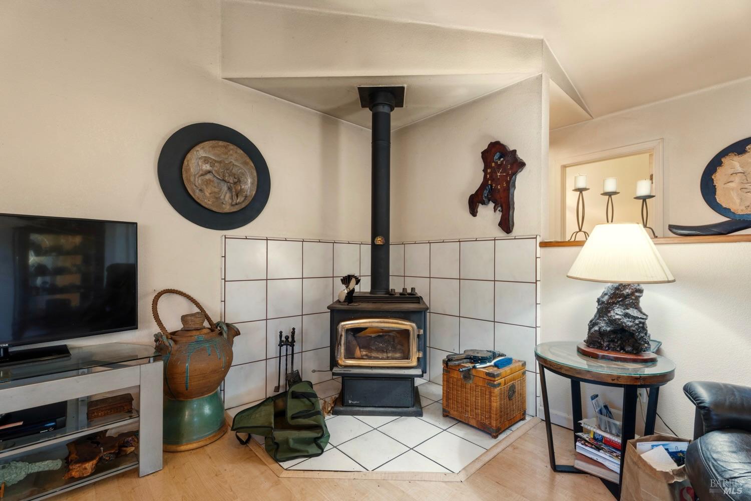 Detail Gallery Image 5 of 29 For 18070 Ocean Dr, Fort Bragg,  CA 95437 - 3 Beds | 2/1 Baths