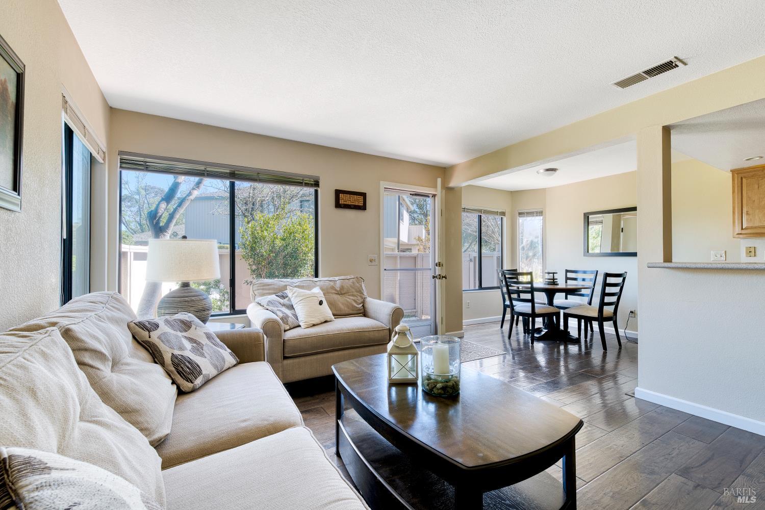 Detail Gallery Image 15 of 19 For 29 Sailmaker Ct, San Rafael,  CA 94903 - 2 Beds | 1 Baths