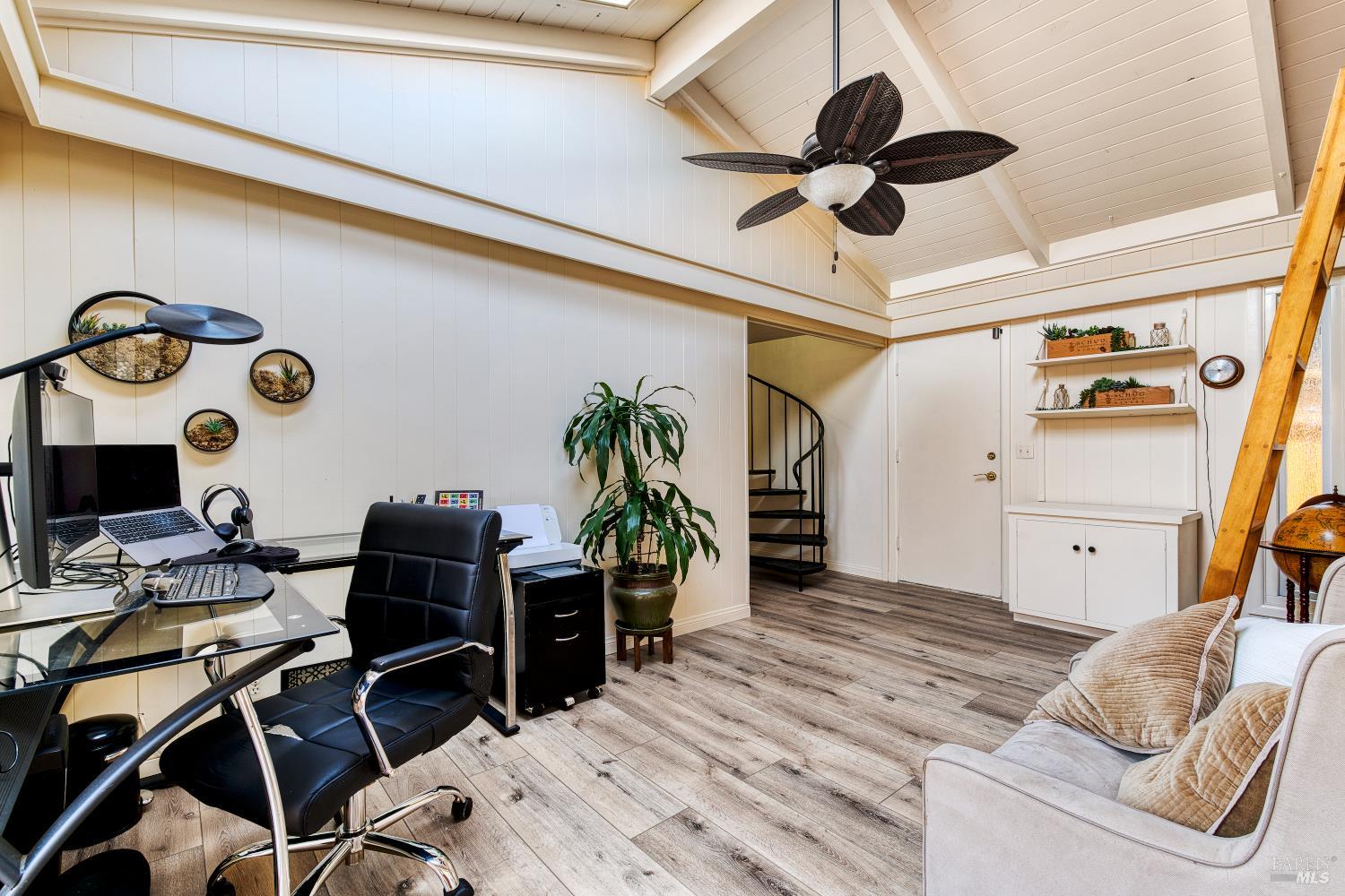 Detail Gallery Image 25 of 43 For 10 Capri Ct, San Rafael,  CA 94901 - 4 Beds | 3 Baths