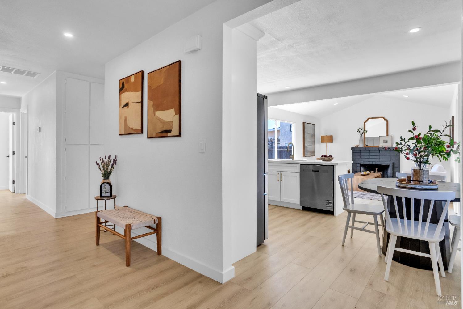 Detail Gallery Image 13 of 44 For 938 Sandy Cove Dr, Rodeo,  CA 94572 - 4 Beds | 2 Baths