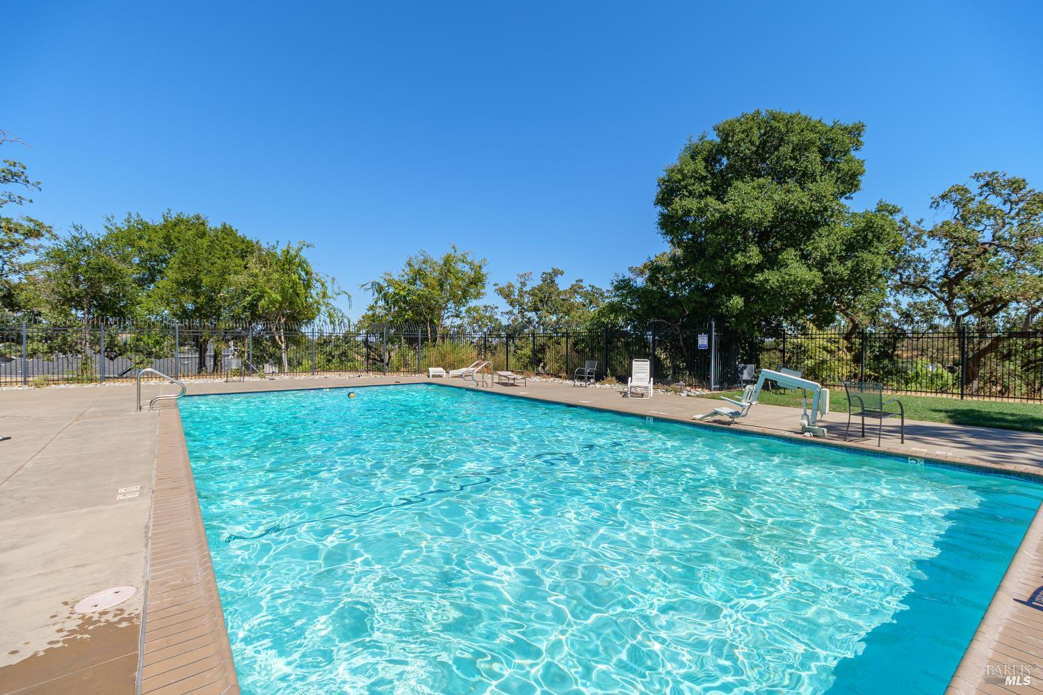 Detail Gallery Image 50 of 65 For 1253 Royal Oak Ter #C,  Novato,  CA 94947 - 3 Beds | 2/1 Baths