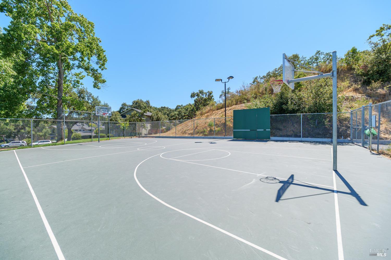 Detail Gallery Image 51 of 65 For 1253 Royal Oak Ter #C,  Novato,  CA 94947 - 3 Beds | 2/1 Baths