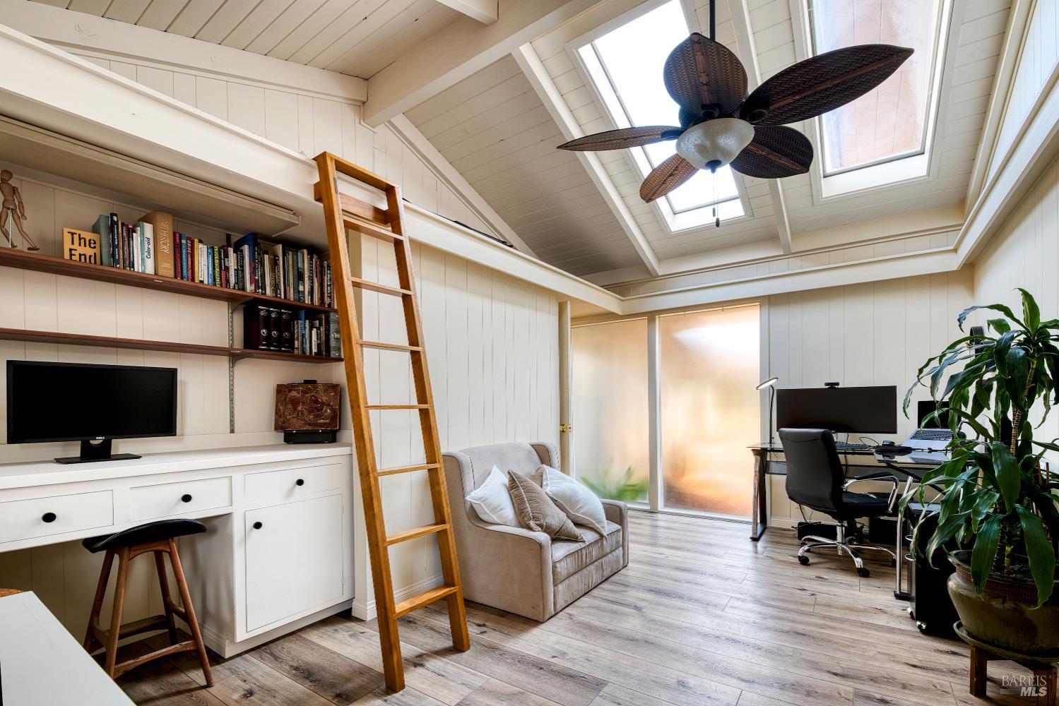 Detail Gallery Image 24 of 43 For 10 Capri Ct, San Rafael,  CA 94901 - 4 Beds | 3 Baths