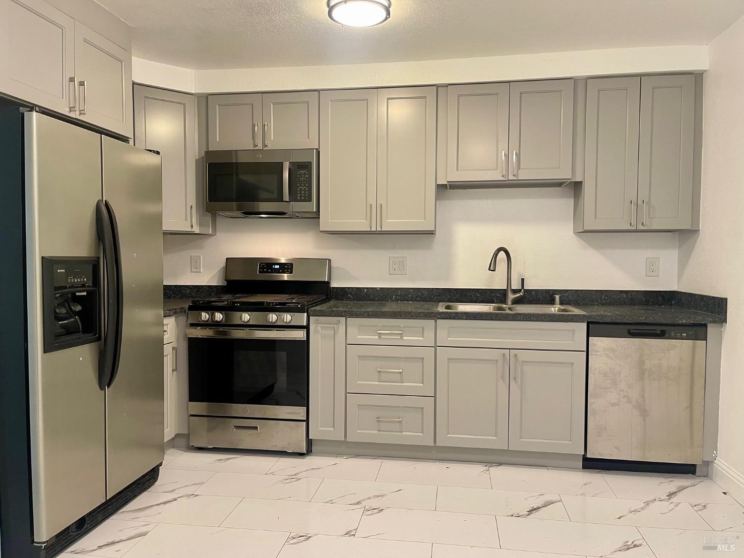 Detail Gallery Image 7 of 21 For 2932 Montclair Way, Fairfield,  CA 94534 - 3 Beds | 2 Baths