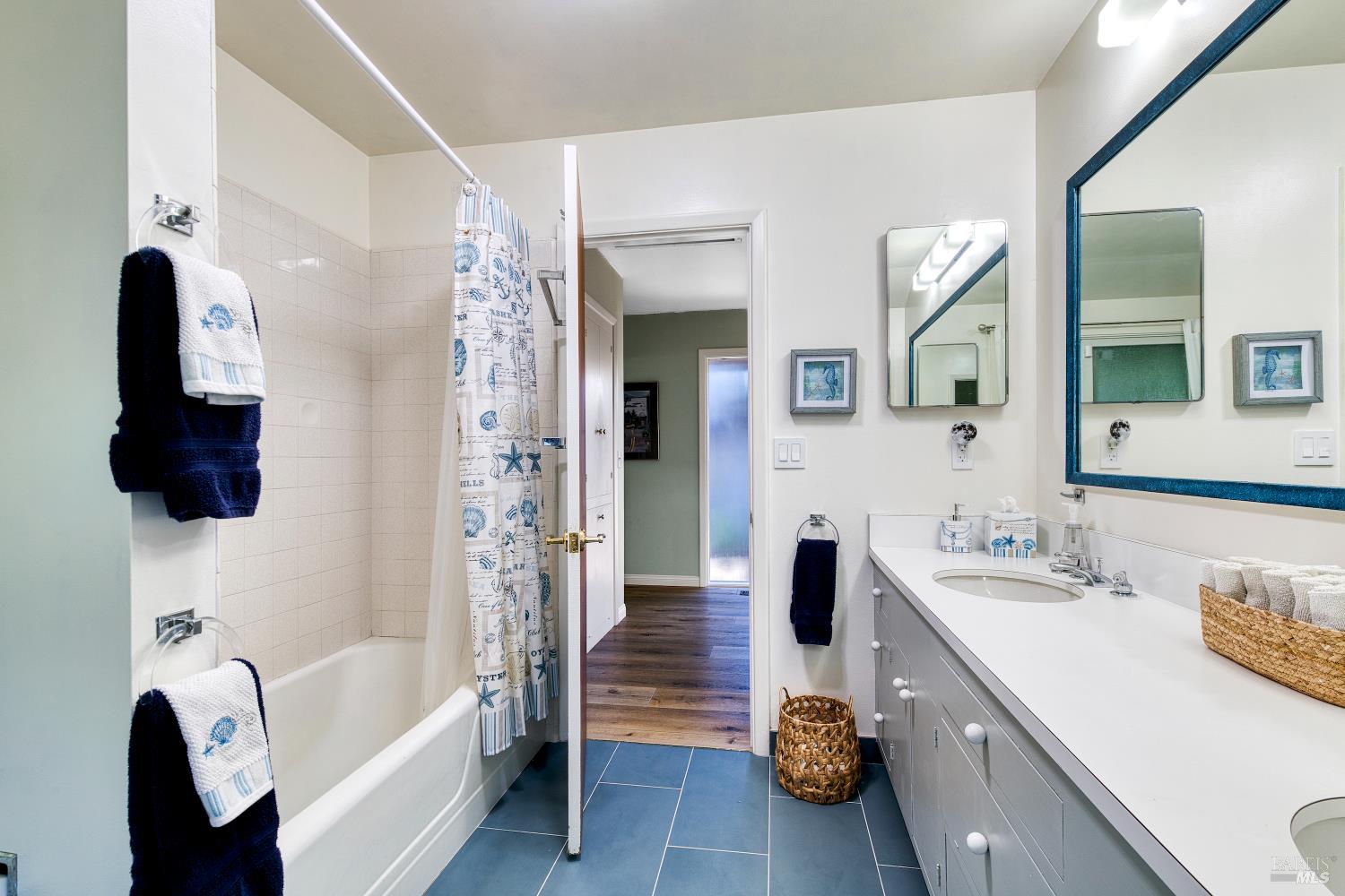 Detail Gallery Image 21 of 43 For 10 Capri Ct, San Rafael,  CA 94901 - 4 Beds | 3 Baths