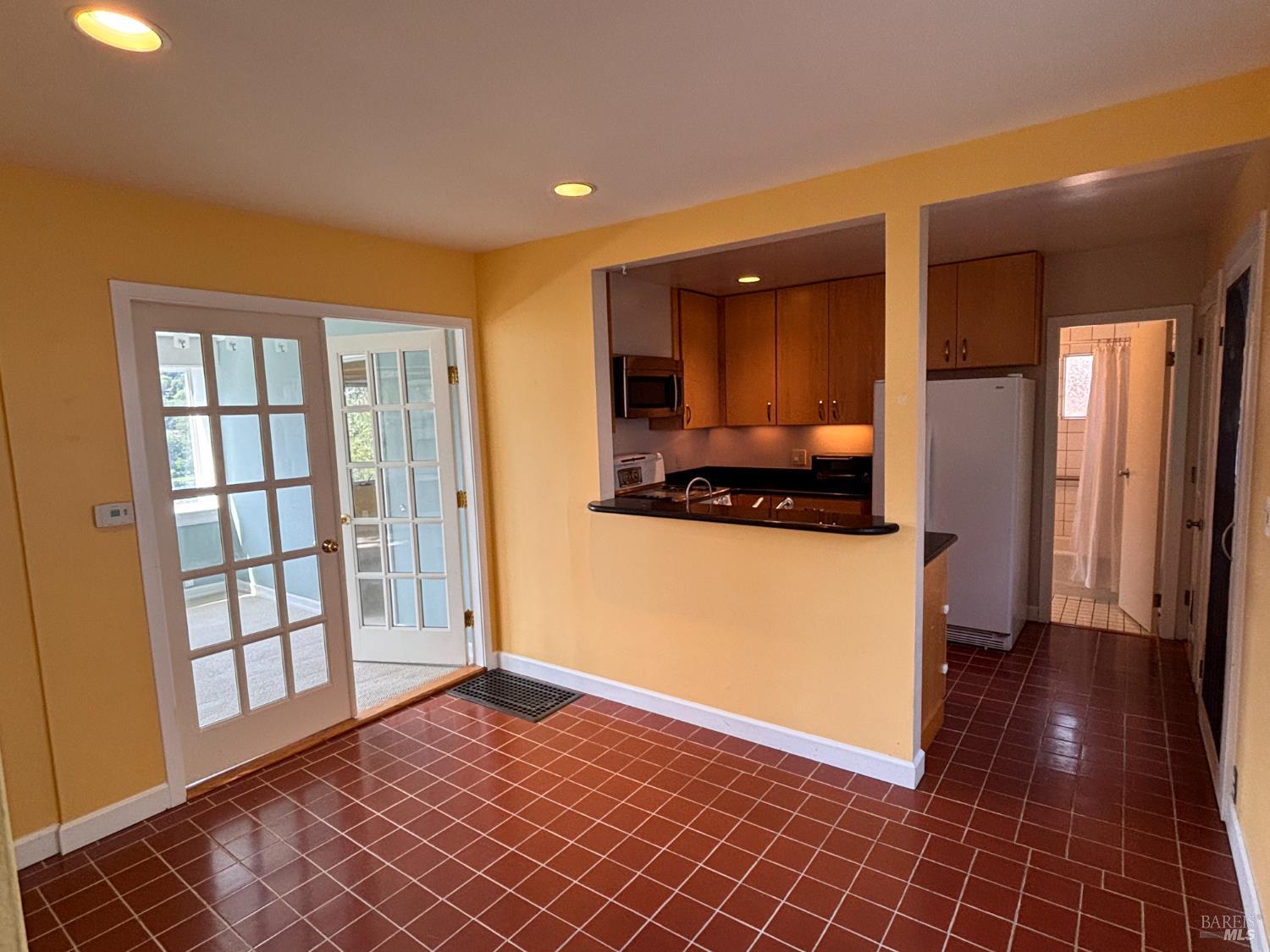 Detail Gallery Image 6 of 18 For 71 Rocca Dr, Fairfax,  CA 94930 - 2 Beds | 1 Baths