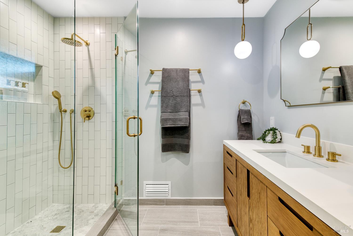 Detail Gallery Image 17 of 43 For 10 Capri Ct, San Rafael,  CA 94901 - 4 Beds | 3 Baths