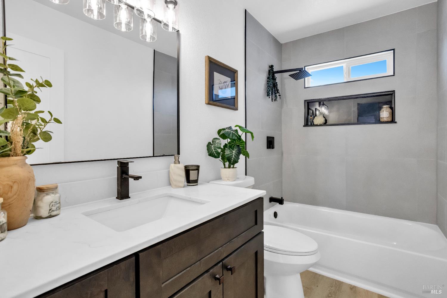 Detail Gallery Image 9 of 44 For 938 Sandy Cove Dr, Rodeo,  CA 94572 - 4 Beds | 2 Baths