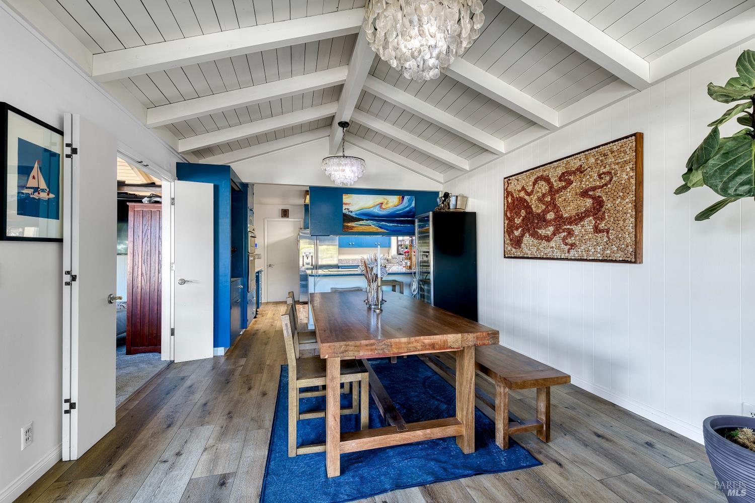 Detail Gallery Image 10 of 43 For 10 Capri Ct, San Rafael,  CA 94901 - 4 Beds | 3 Baths