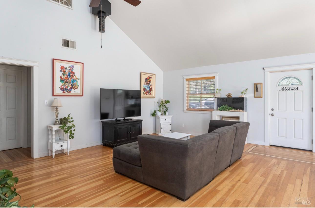 Detail Gallery Image 7 of 28 For 12800 Bottle Rock Rd, Kelseyville,  CA 95451 - 2 Beds | 1 Baths