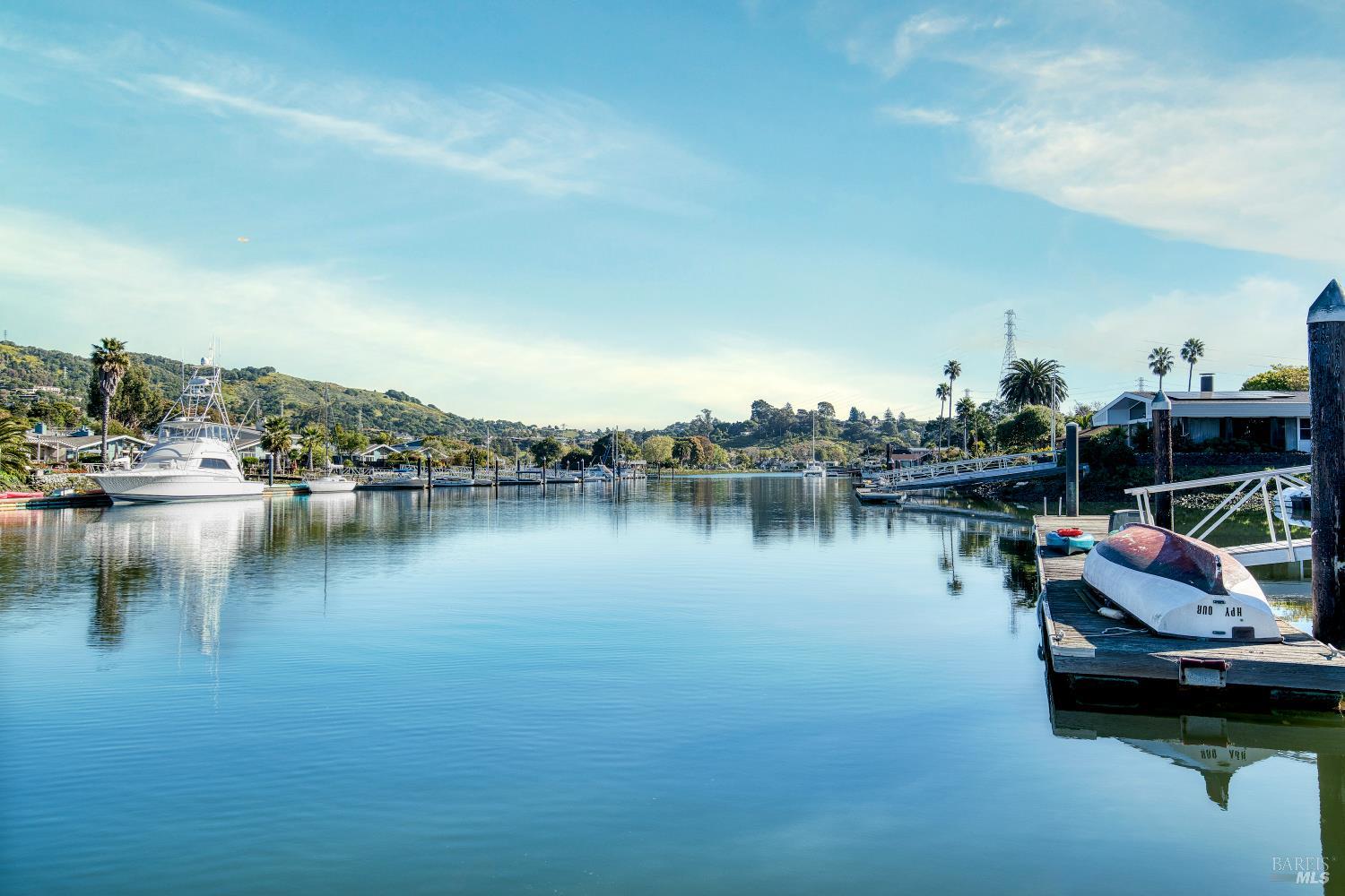 Detail Gallery Image 7 of 43 For 10 Capri Ct, San Rafael,  CA 94901 - 4 Beds | 3 Baths