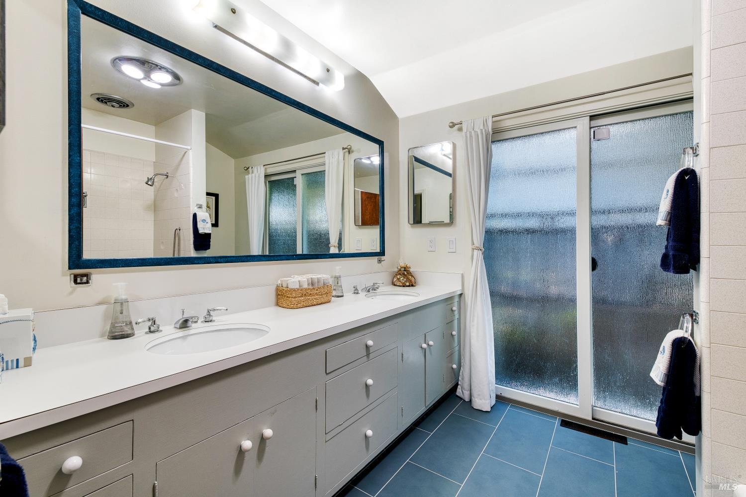 Detail Gallery Image 20 of 43 For 10 Capri Ct, San Rafael,  CA 94901 - 4 Beds | 3 Baths