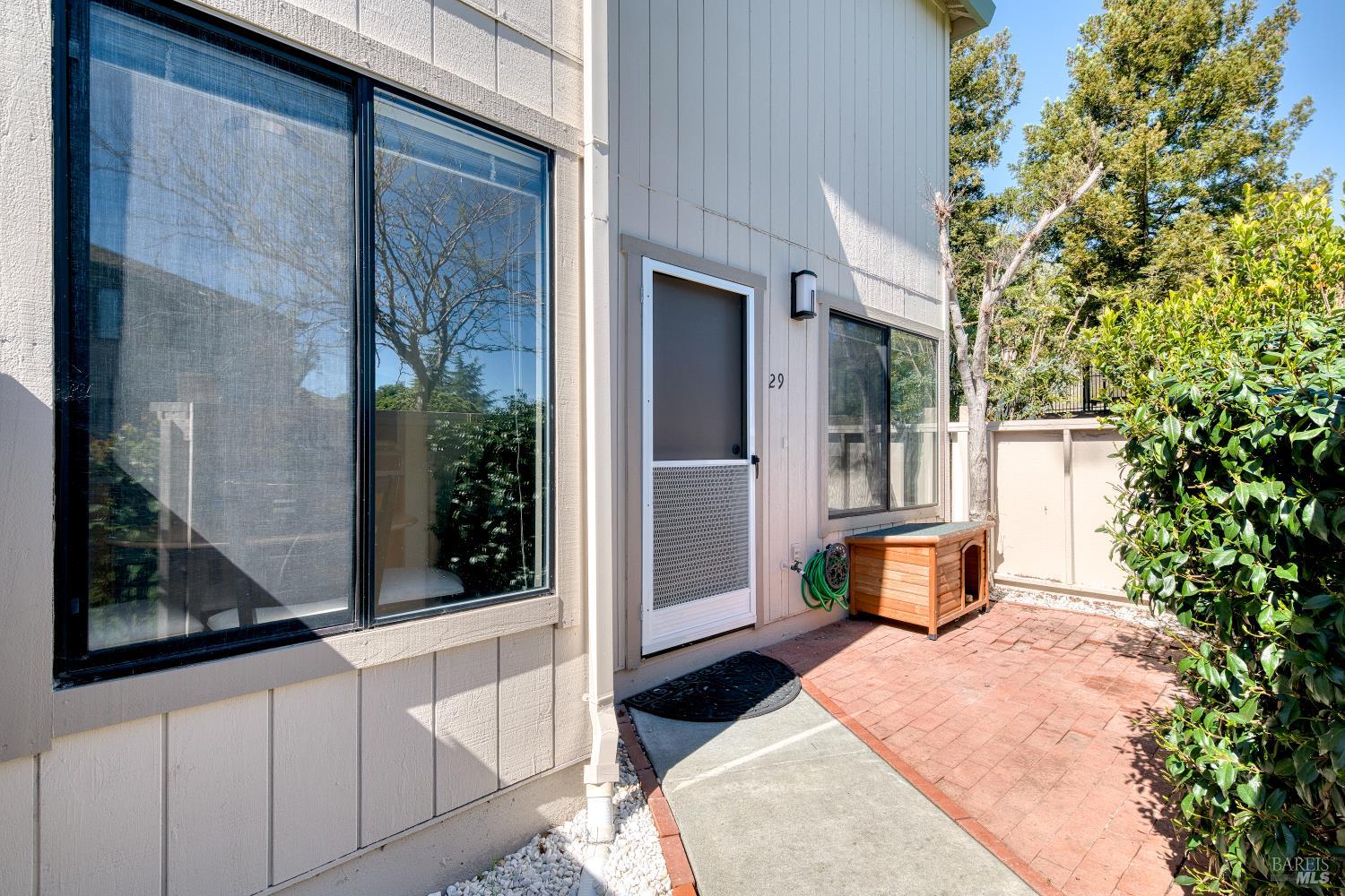 Detail Gallery Image 3 of 19 For 29 Sailmaker Ct, San Rafael,  CA 94903 - 2 Beds | 1 Baths
