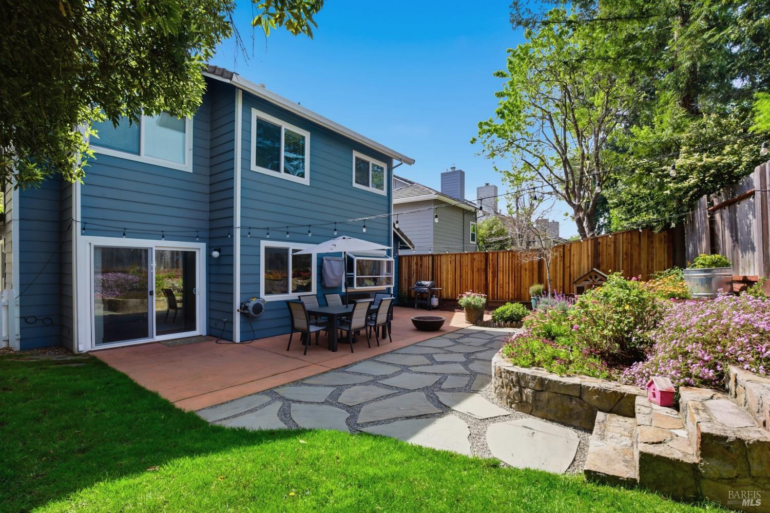 Detail Gallery Image 9 of 51 For 28 Winestone Ct, Napa,  CA 94558 - 4 Beds | 3 Baths