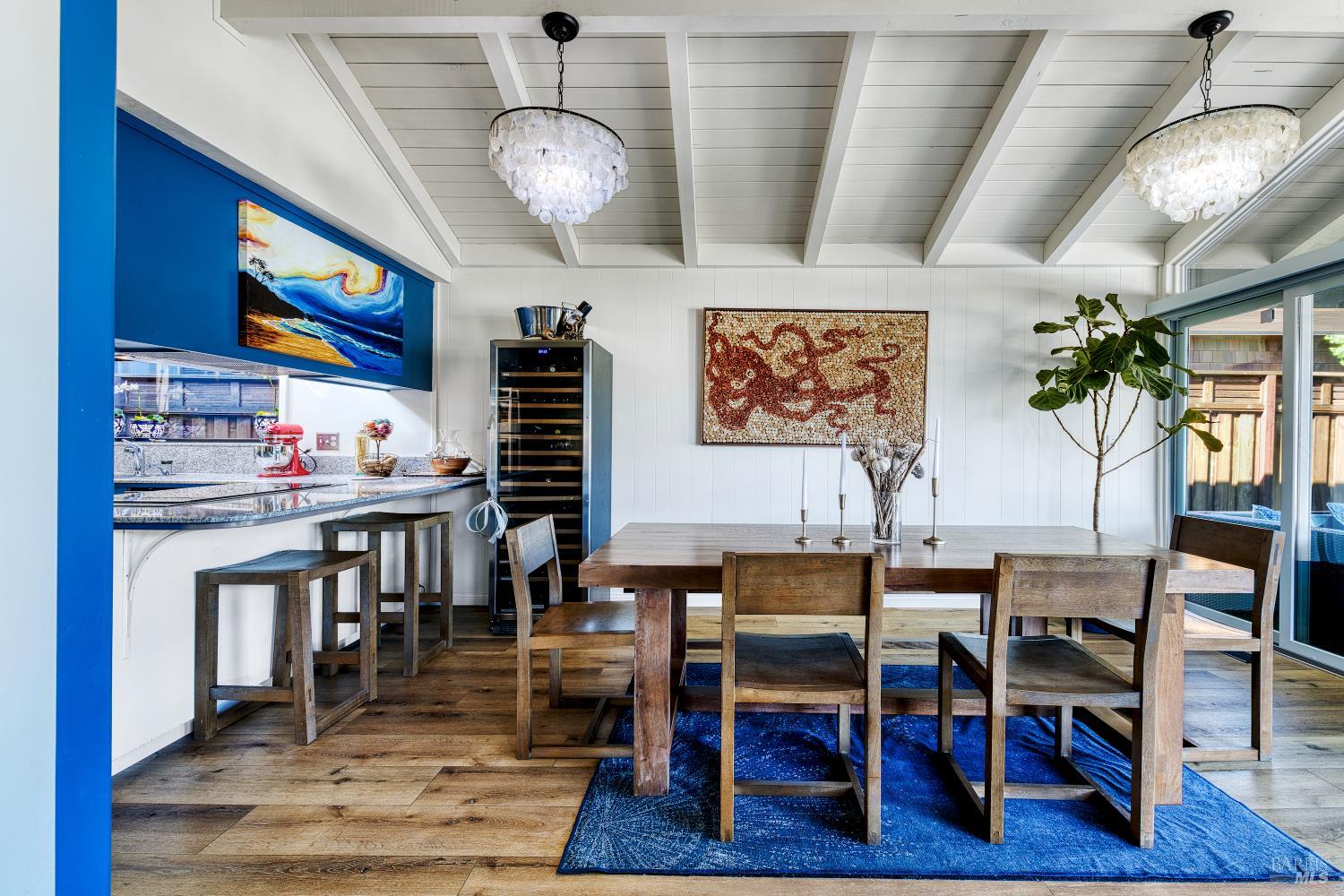 Detail Gallery Image 9 of 43 For 10 Capri Ct, San Rafael,  CA 94901 - 4 Beds | 3 Baths