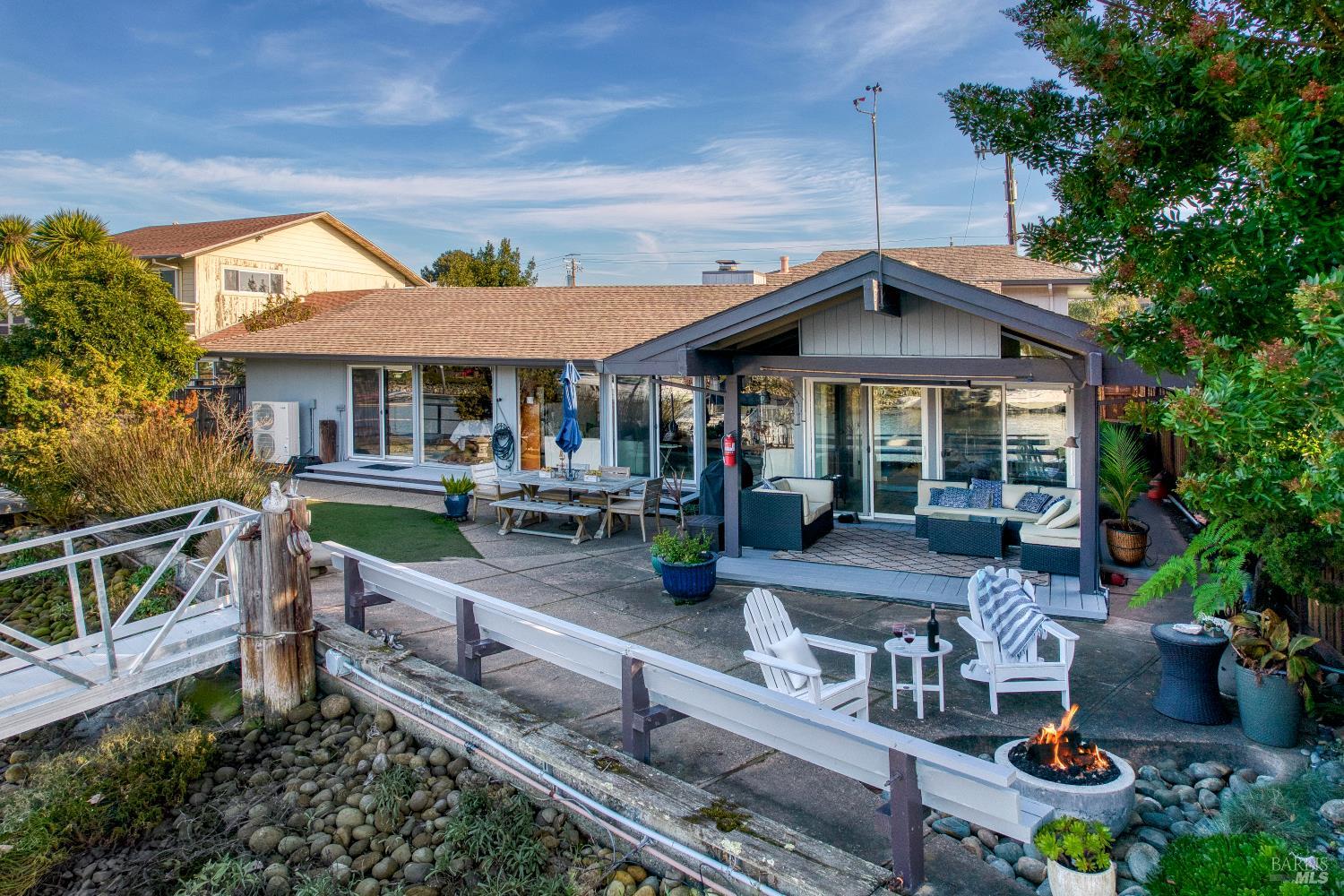 Detail Gallery Image 30 of 43 For 10 Capri Ct, San Rafael,  CA 94901 - 4 Beds | 3 Baths