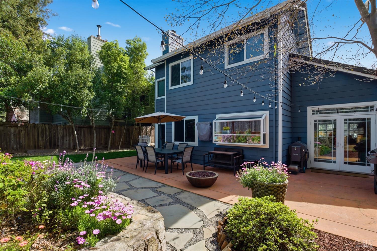 Detail Gallery Image 10 of 51 For 28 Winestone Ct, Napa,  CA 94558 - 4 Beds | 3 Baths