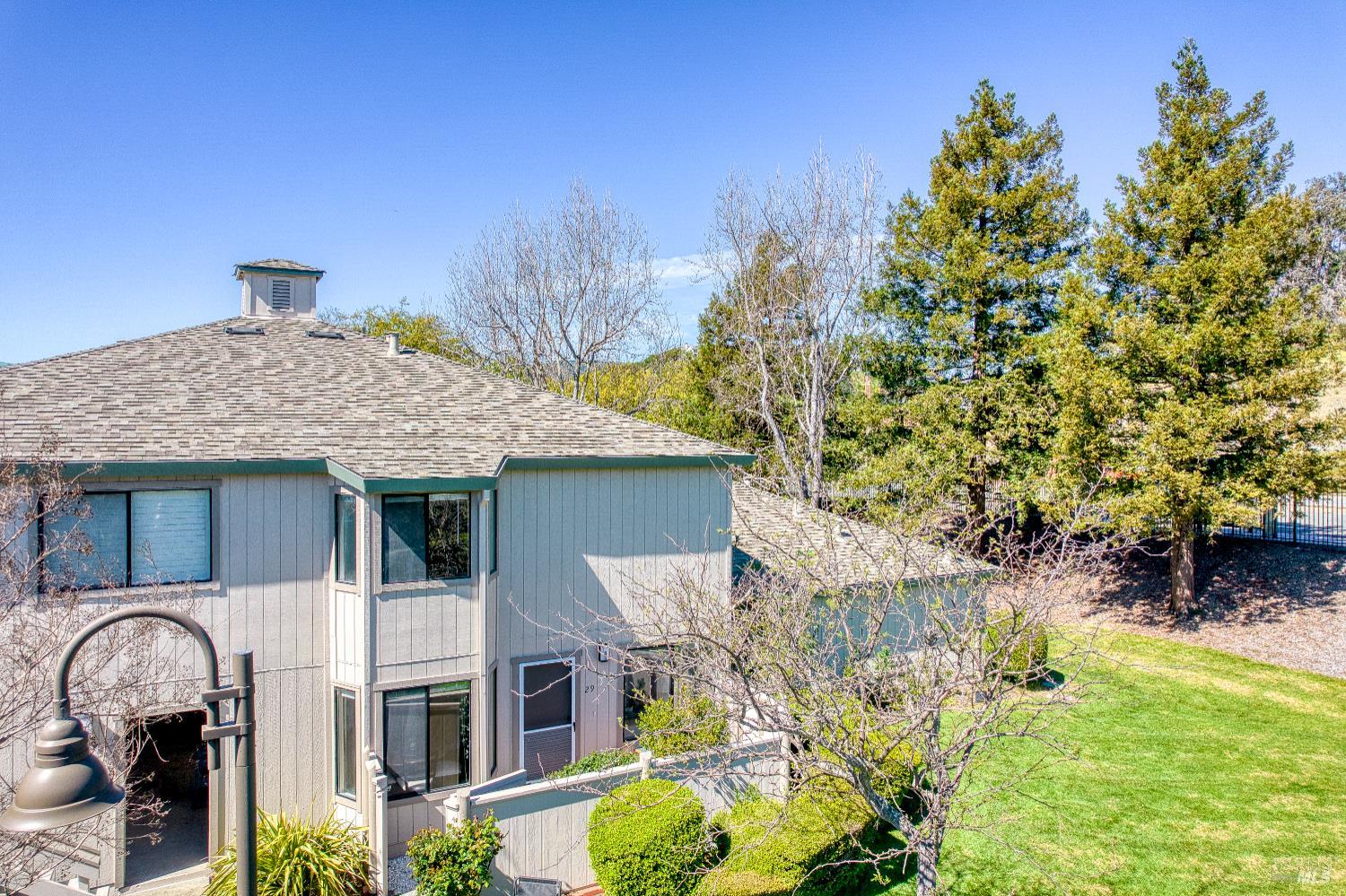 Detail Gallery Image 4 of 19 For 29 Sailmaker Ct, San Rafael,  CA 94903 - 2 Beds | 1 Baths