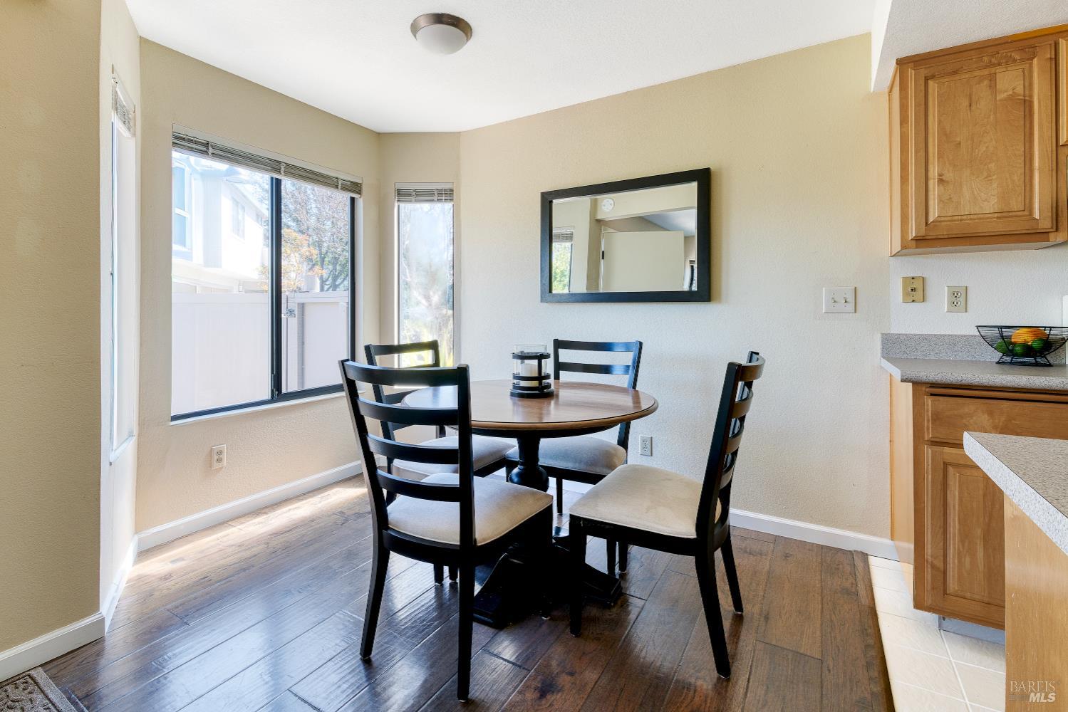 Detail Gallery Image 13 of 19 For 29 Sailmaker Ct, San Rafael,  CA 94903 - 2 Beds | 1 Baths