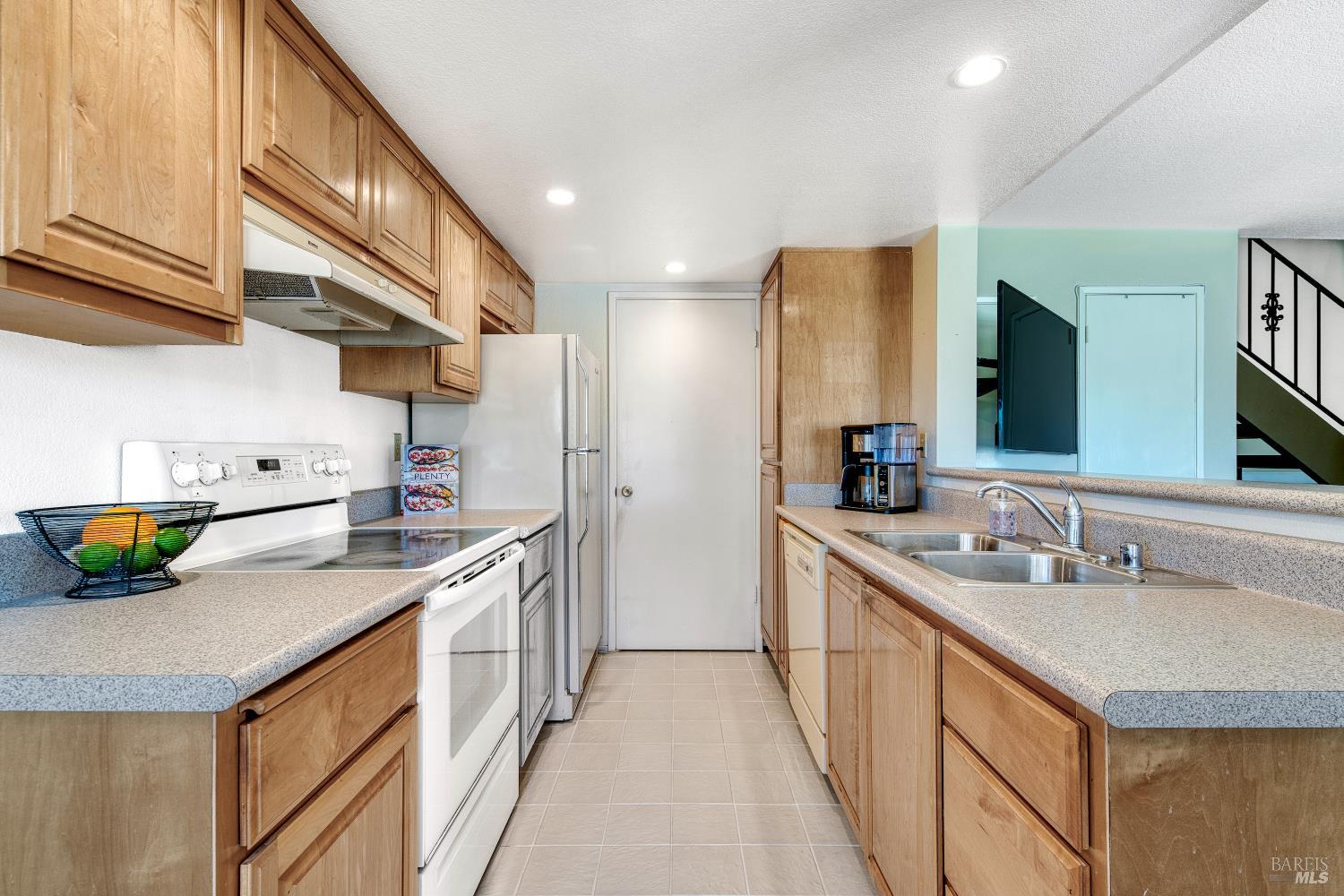 Detail Gallery Image 9 of 19 For 29 Sailmaker Ct, San Rafael,  CA 94903 - 2 Beds | 1 Baths