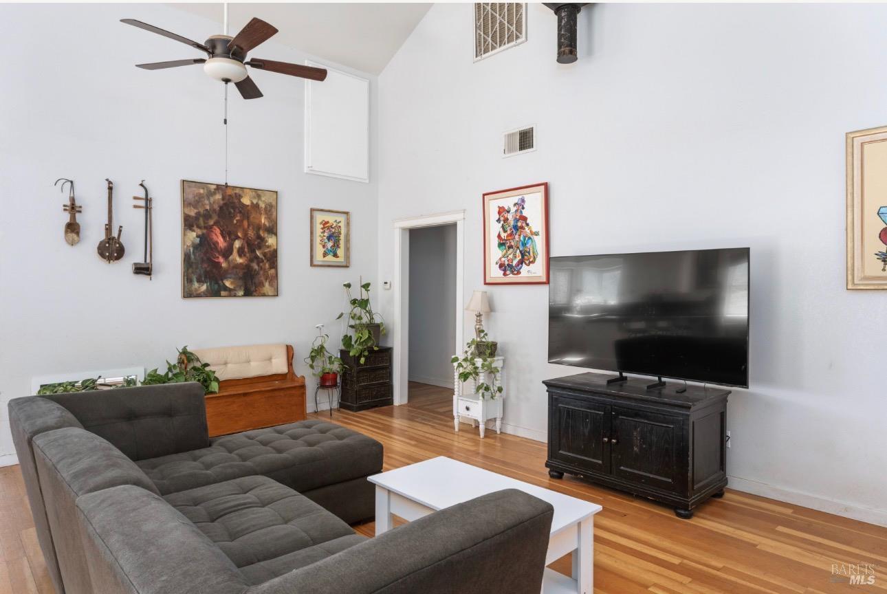 Detail Gallery Image 8 of 28 For 12800 Bottle Rock Rd, Kelseyville,  CA 95451 - 2 Beds | 1 Baths