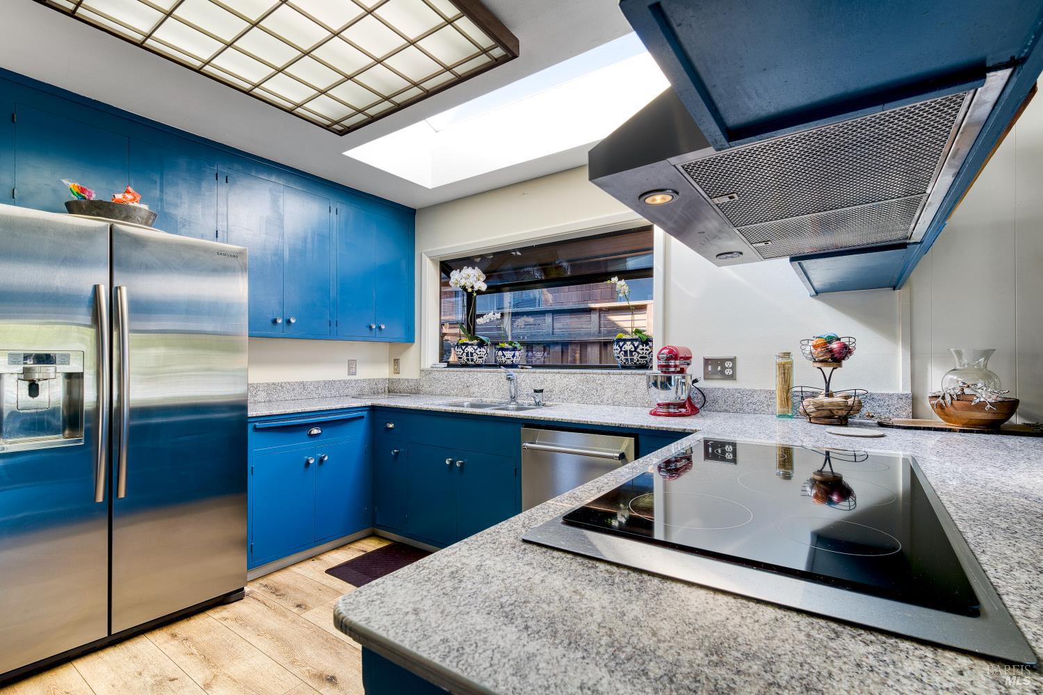 Detail Gallery Image 13 of 43 For 10 Capri Ct, San Rafael,  CA 94901 - 4 Beds | 3 Baths