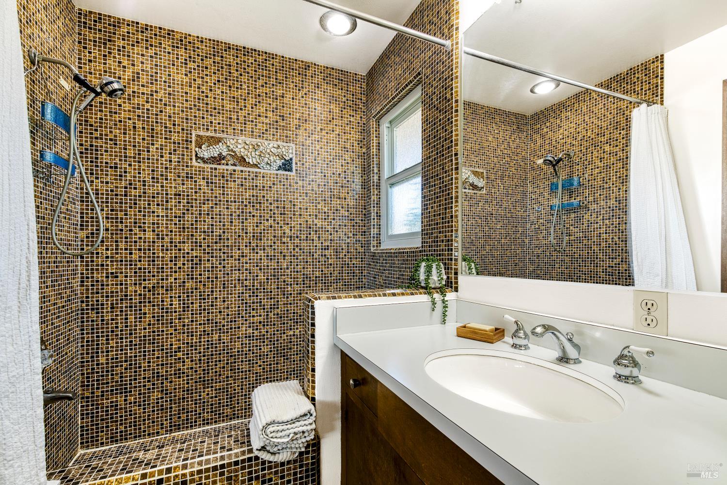 Detail Gallery Image 27 of 43 For 10 Capri Ct, San Rafael,  CA 94901 - 4 Beds | 3 Baths