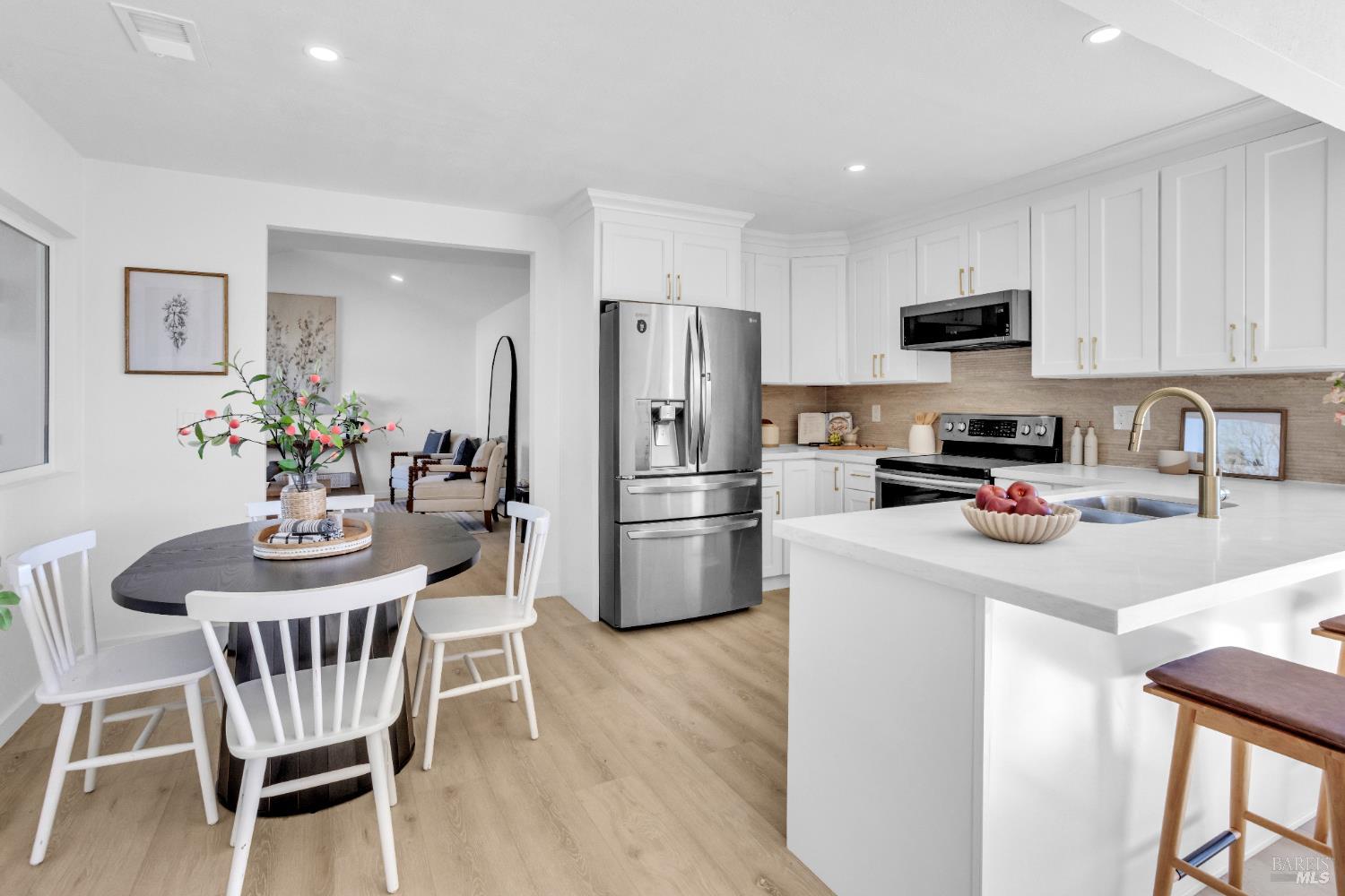 Detail Gallery Image 8 of 44 For 938 Sandy Cove Dr, Rodeo,  CA 94572 - 4 Beds | 2 Baths