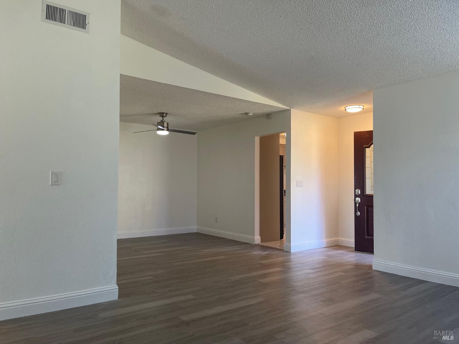 Detail Gallery Image 4 of 21 For 2932 Montclair Way, Fairfield,  CA 94534 - 3 Beds | 2 Baths