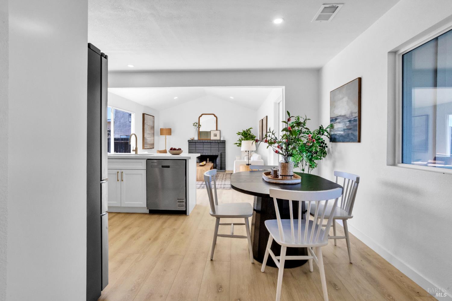 Detail Gallery Image 14 of 44 For 938 Sandy Cove Dr, Rodeo,  CA 94572 - 4 Beds | 2 Baths