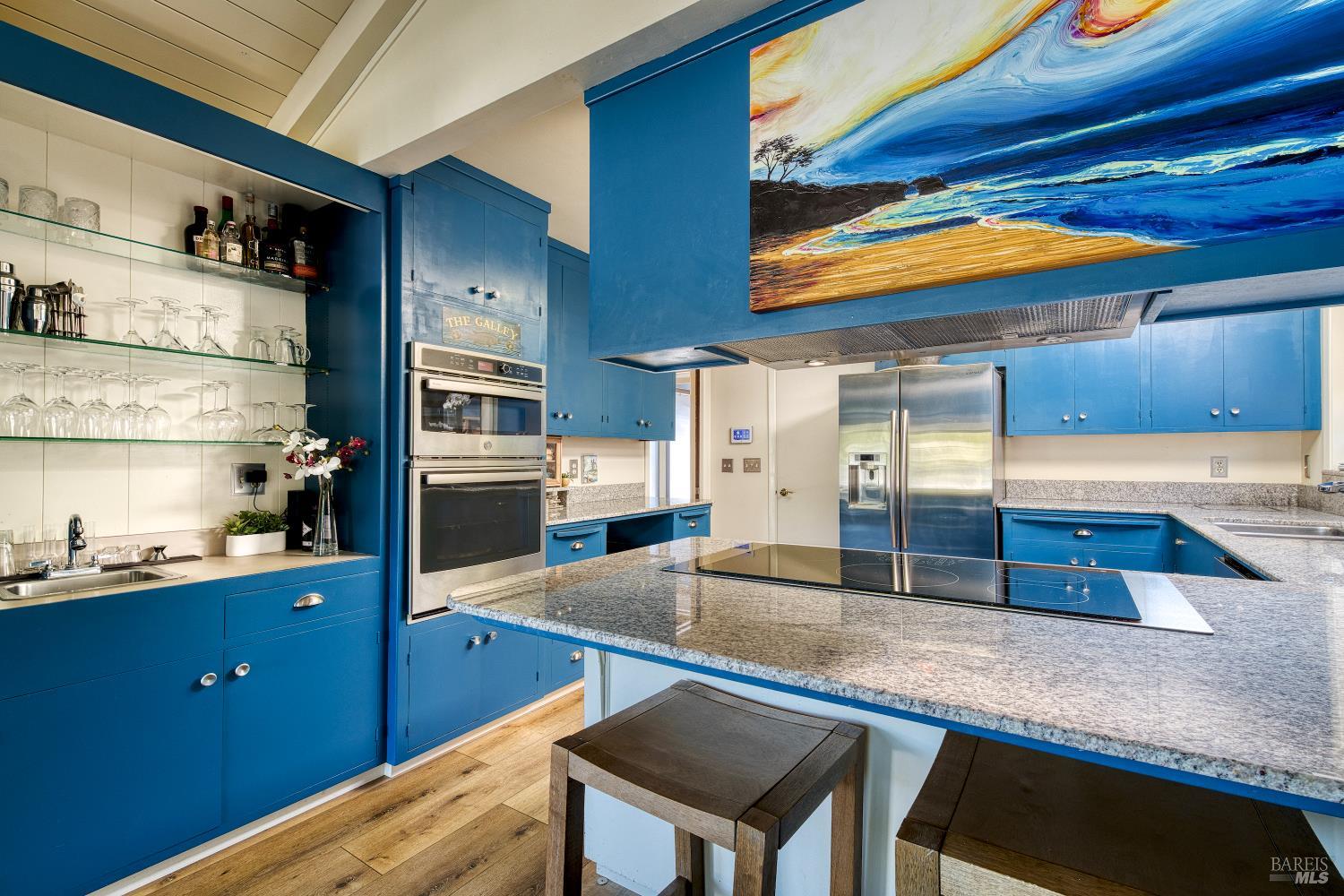 Detail Gallery Image 11 of 43 For 10 Capri Ct, San Rafael,  CA 94901 - 4 Beds | 3 Baths