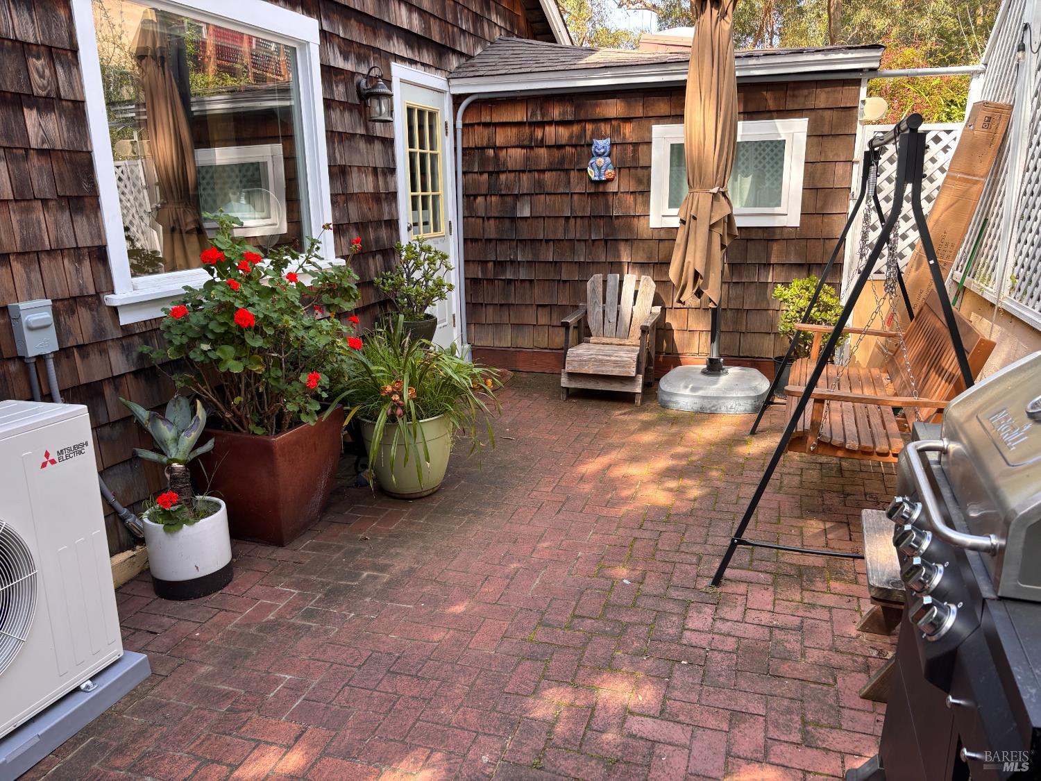 Detail Gallery Image 4 of 18 For 71 Rocca Dr, Fairfax,  CA 94930 - 2 Beds | 1 Baths