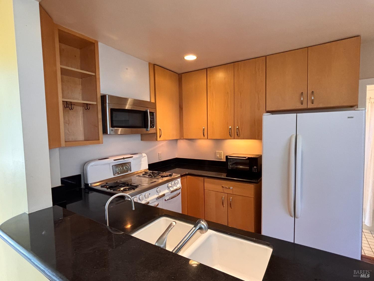 Detail Gallery Image 5 of 18 For 71 Rocca Dr, Fairfax,  CA 94930 - 2 Beds | 1 Baths