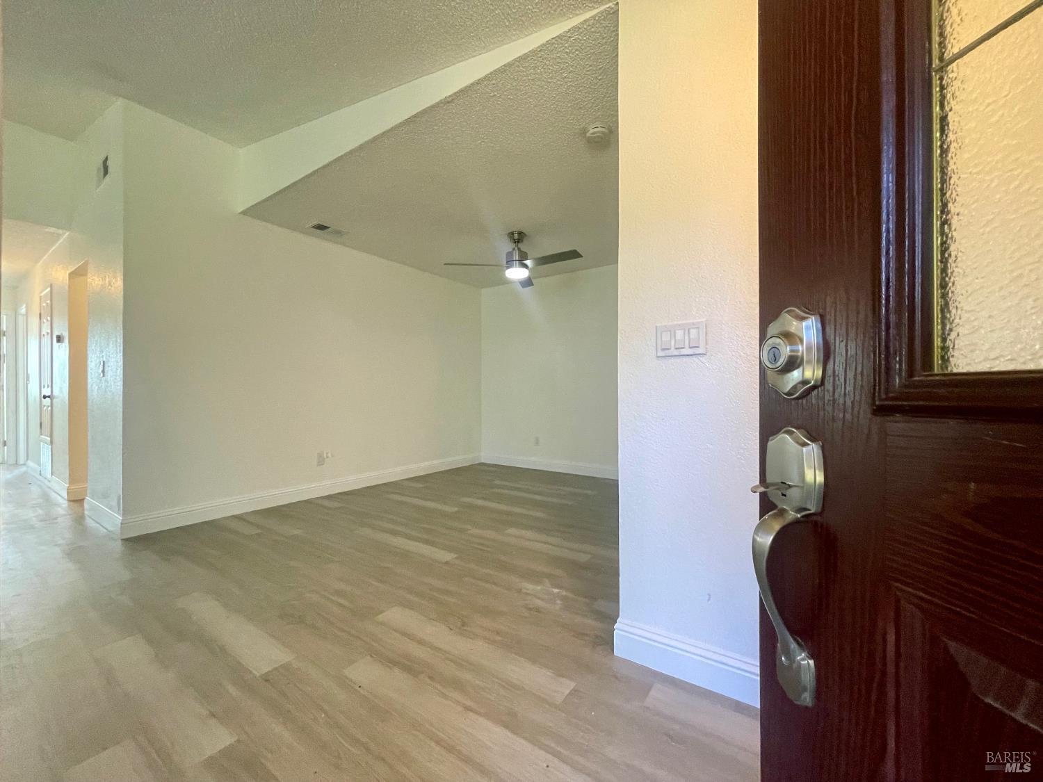 Detail Gallery Image 3 of 21 For 2932 Montclair Way, Fairfield,  CA 94534 - 3 Beds | 2 Baths