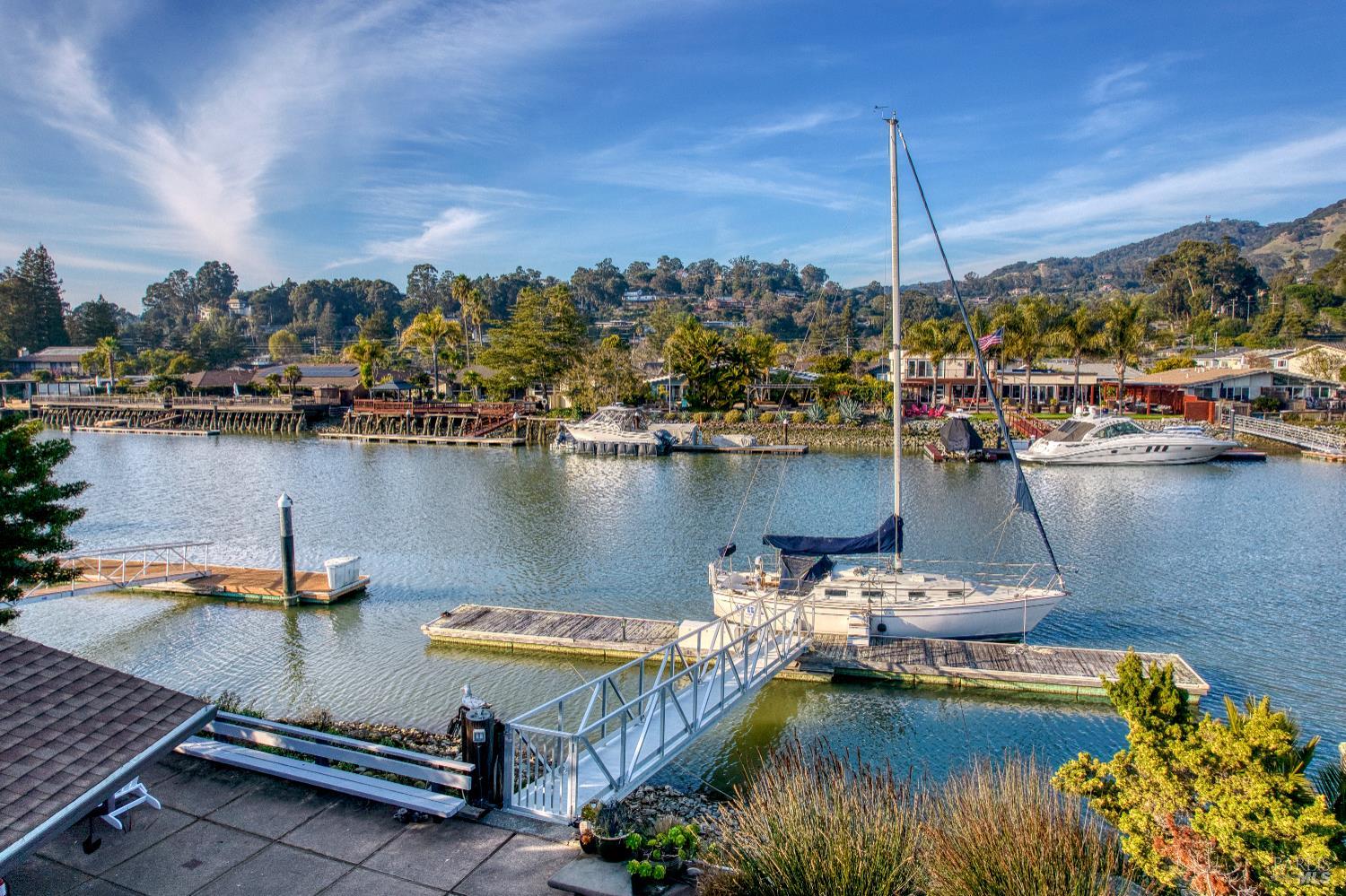 Detail Gallery Image 6 of 43 For 10 Capri Ct, San Rafael,  CA 94901 - 4 Beds | 3 Baths