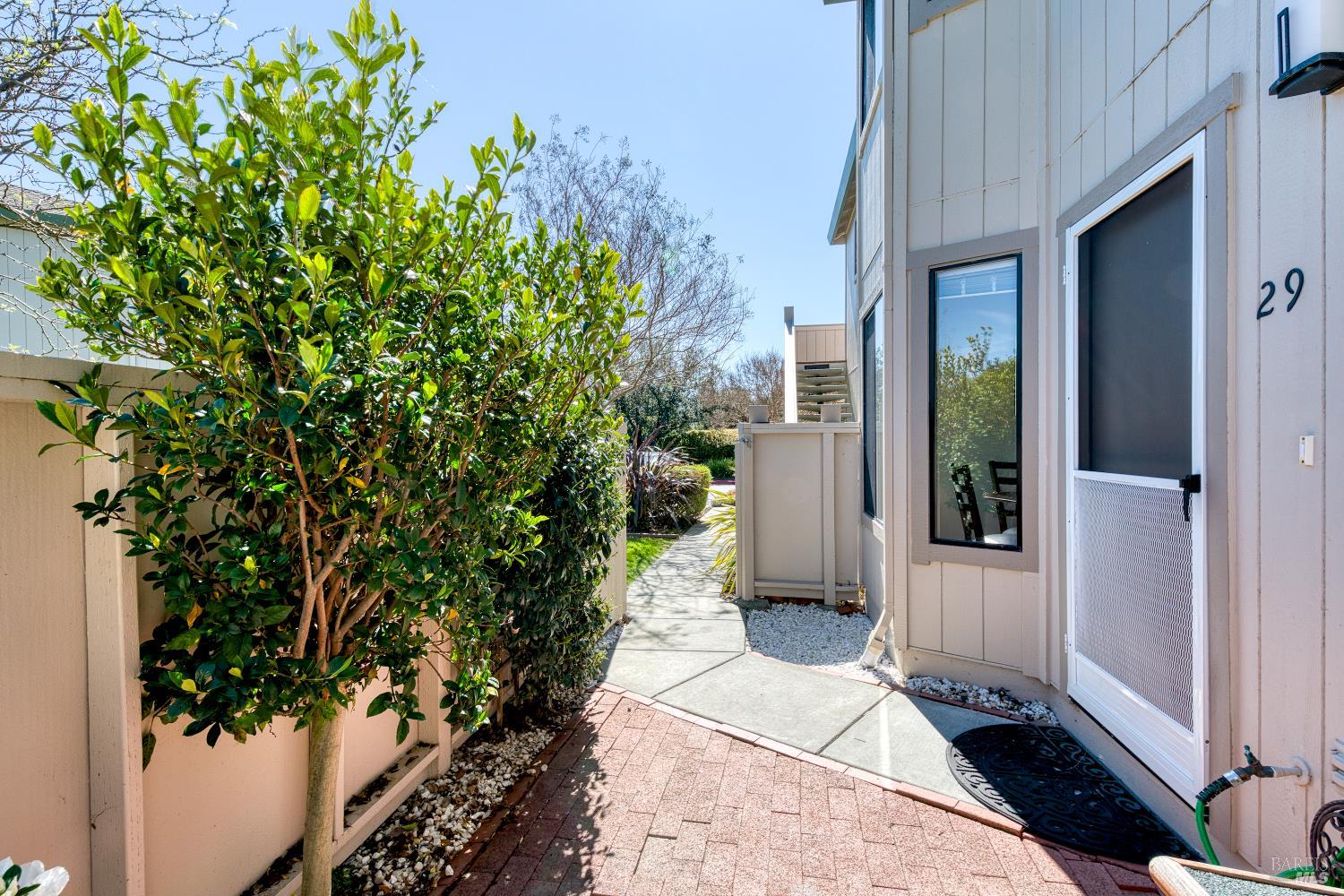 Detail Gallery Image 14 of 19 For 29 Sailmaker Ct, San Rafael,  CA 94903 - 2 Beds | 1 Baths
